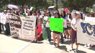 State Rep. Lon Burnam Speaks at Immigrant Rally