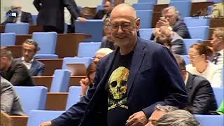 видео: Министрите на килимчето в парламента:GPS на Урсула, битият полицейски шеф, правилните неща за хората картинка: Министрите на килимчето в парламента:GPS на Урсула, битият полицейски шеф, правилните неща за хората