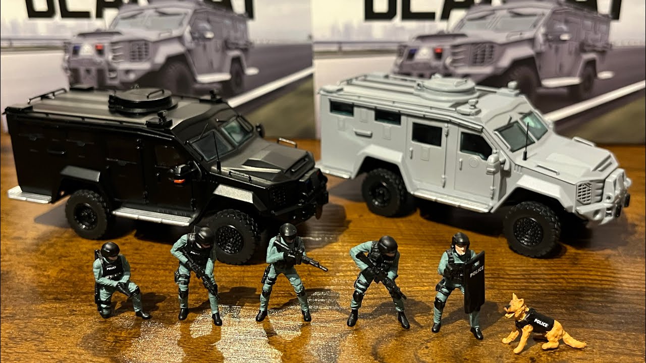 1/64 Scale ￼Armored Bearcat with Metal Figures by MINI VISUAL ART
