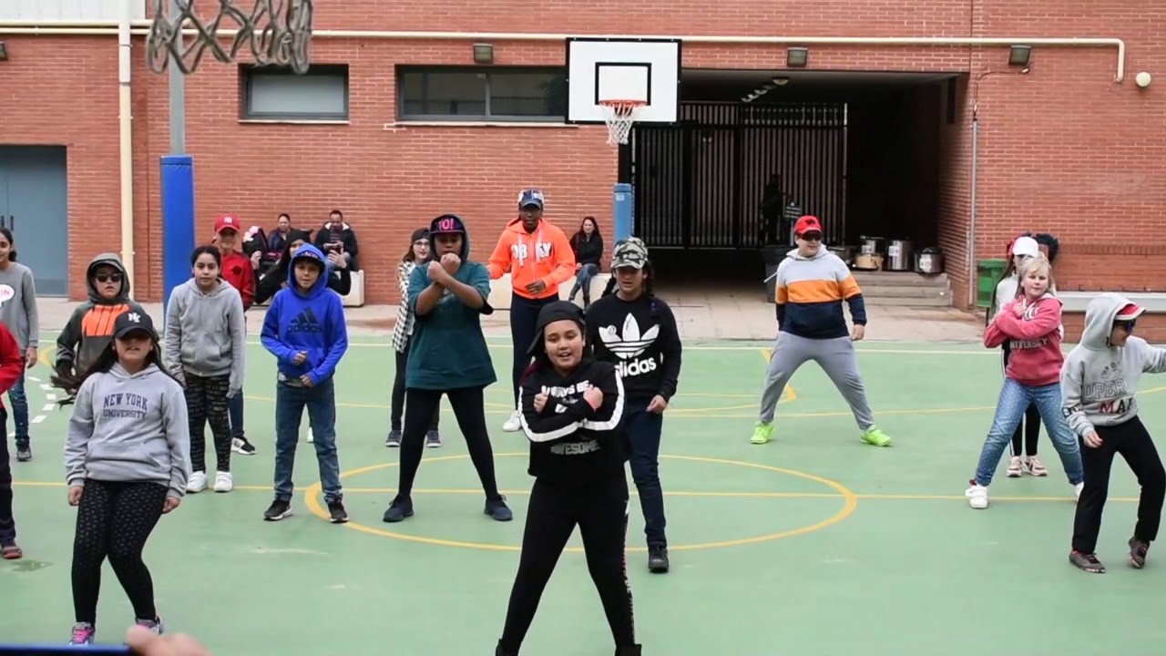Taller de Hip Hop amb Wendy García en el CEIP Serrería