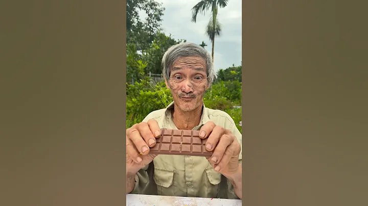 Ông nội tội nghiệp bẻ thanh SOCOLA siêu cute 🍫😱♥️👴 #shorts #cute...