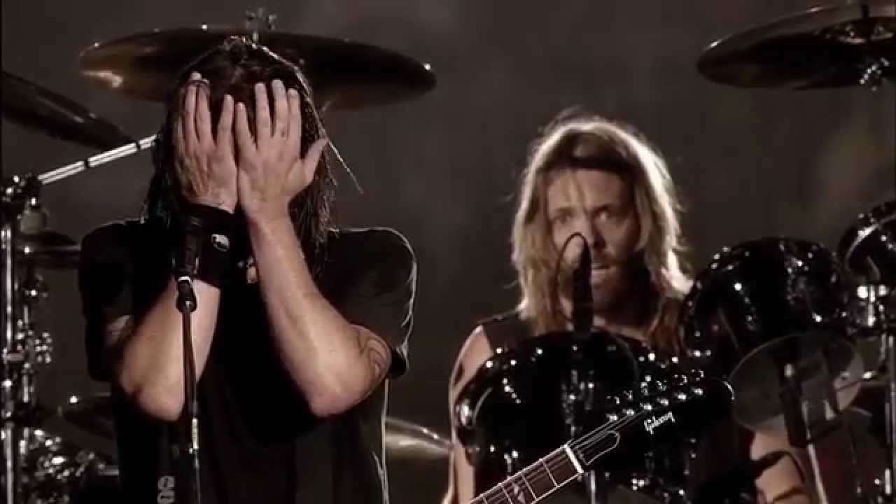 Dave Grohl led the Foo Fighters through an emotional 'Times Like ...