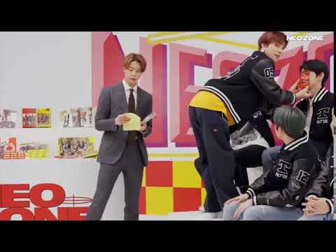 [NCT 정우] 도영이형 얼굴에 스티커팩 붙여주는 제리정우