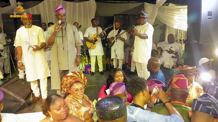 K1 DE ULTIMATE SERENADES WIZKID'S DAD, SHOWERS WADS OF NAIRA NOTES ON WIZKID'S DAD