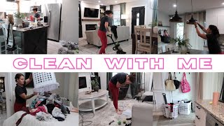 Motivating clean with me !  Small house cleaning motivation!