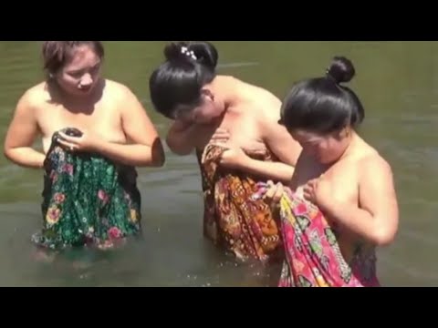 Beautiful Asia Highland Girls bathe At The River 04/02/2019