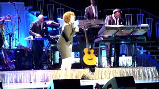 Whitney Houston "how will i know" live Hannover 2010