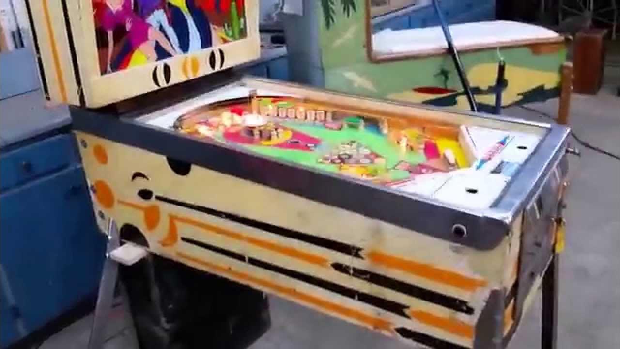 Behind the scenes pinball machines on movie set [fxs