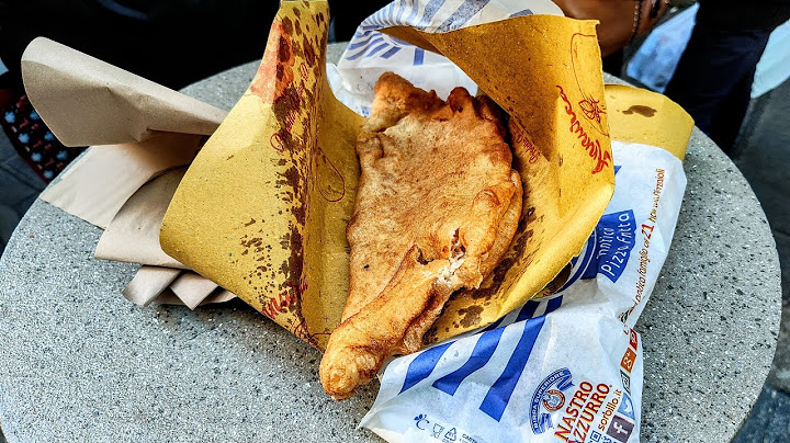 La famosa pizza fritta a Napoli 🍕