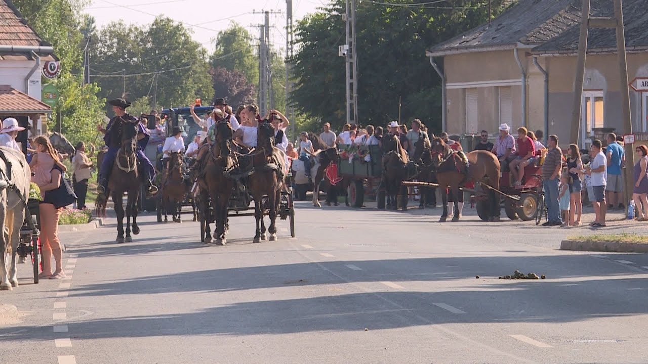 Szüreti felvonulást rendeztek Bölcskén