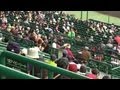 ファウルボールが観客の頭部を直撃か Foul ball hits a man on the head
