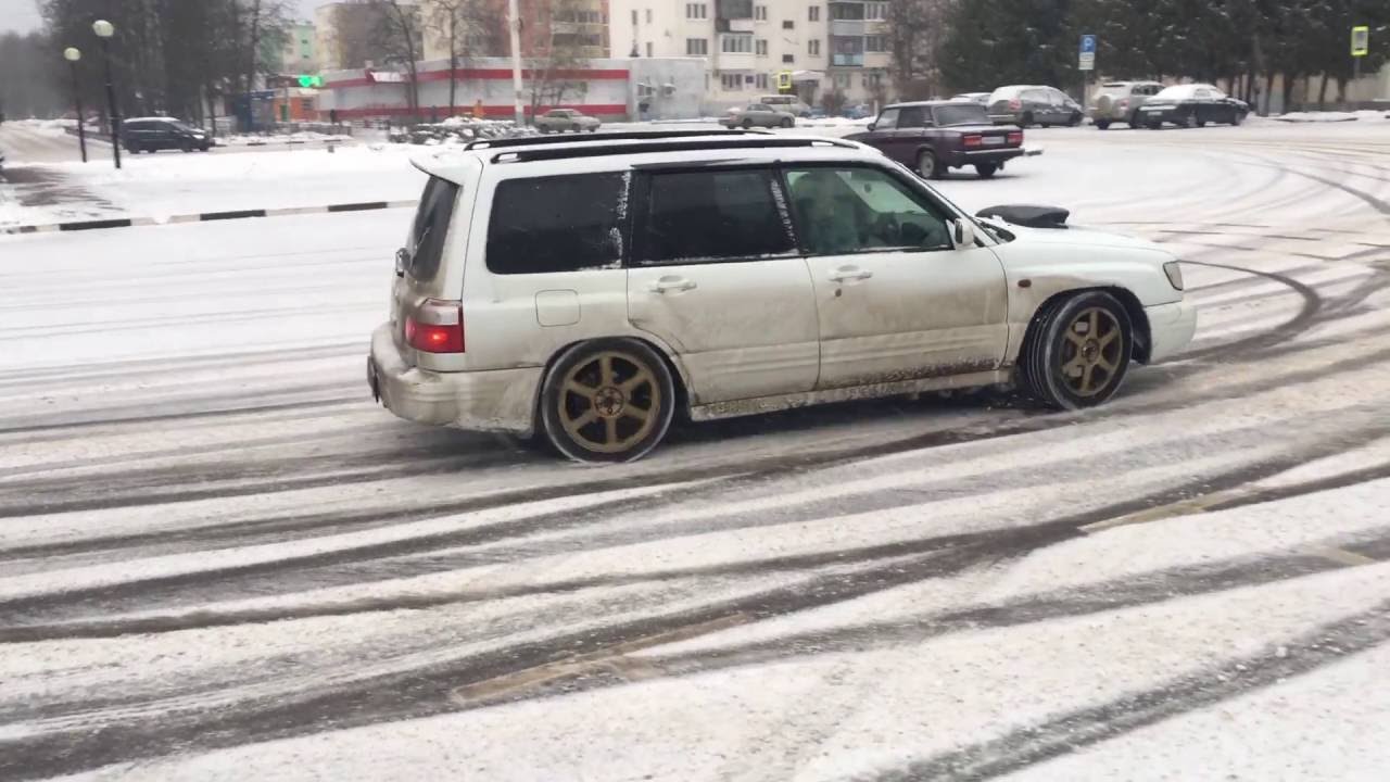 Дрифт на асфальте субару