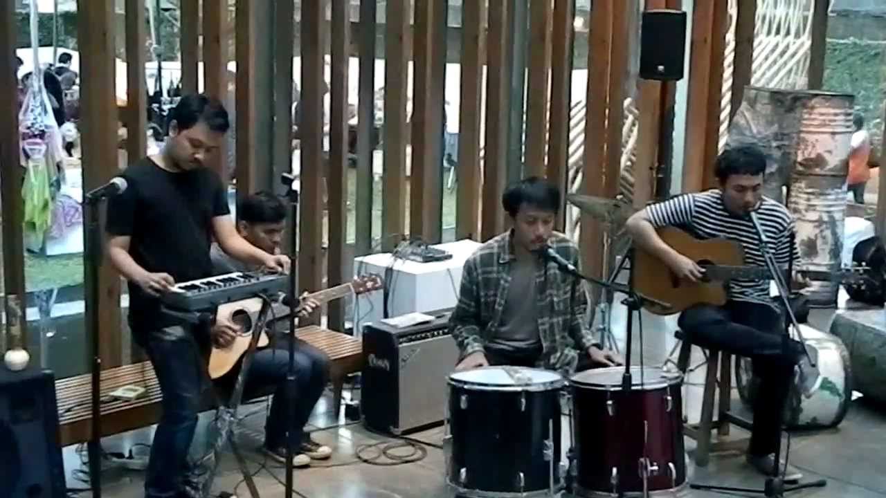 KarnaTra - No Cure (Acoustic at dia.lo.gue Art Space Kemang)