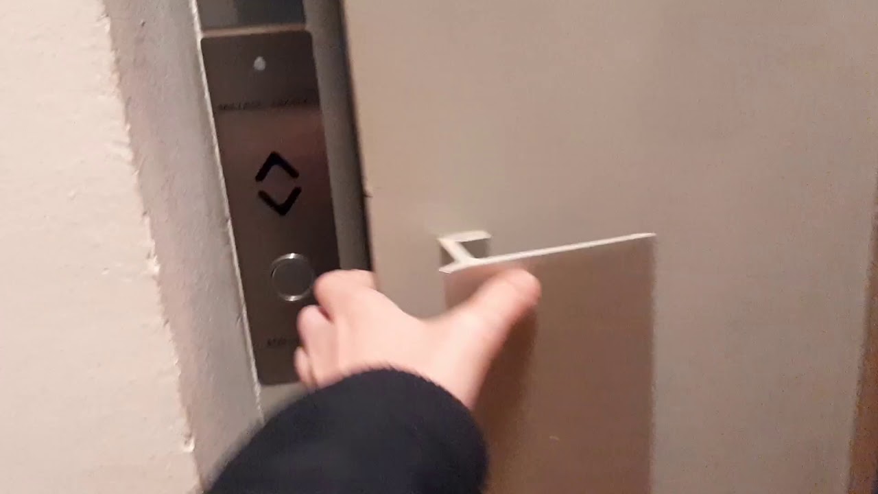 [Broke on video!] 1980's Daka lift modded by Miconic-Dizala @ Gornjodravska Obala in Osijek, Croatia