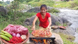 Survival skills cooking: Pork salad spicy grilled on the rock for food of survival, Solo cooking