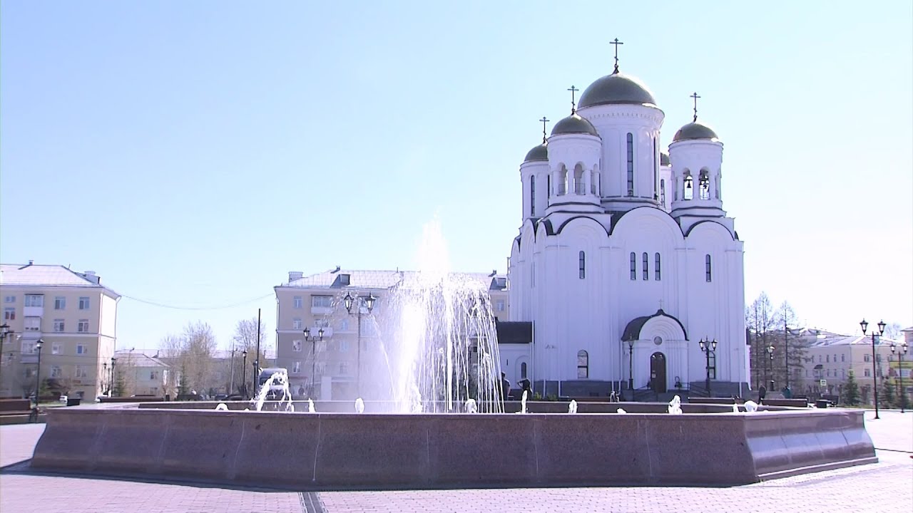 В Серовском фонтане делают заплывы дети в купальниках #серовтв #серов #твсеров