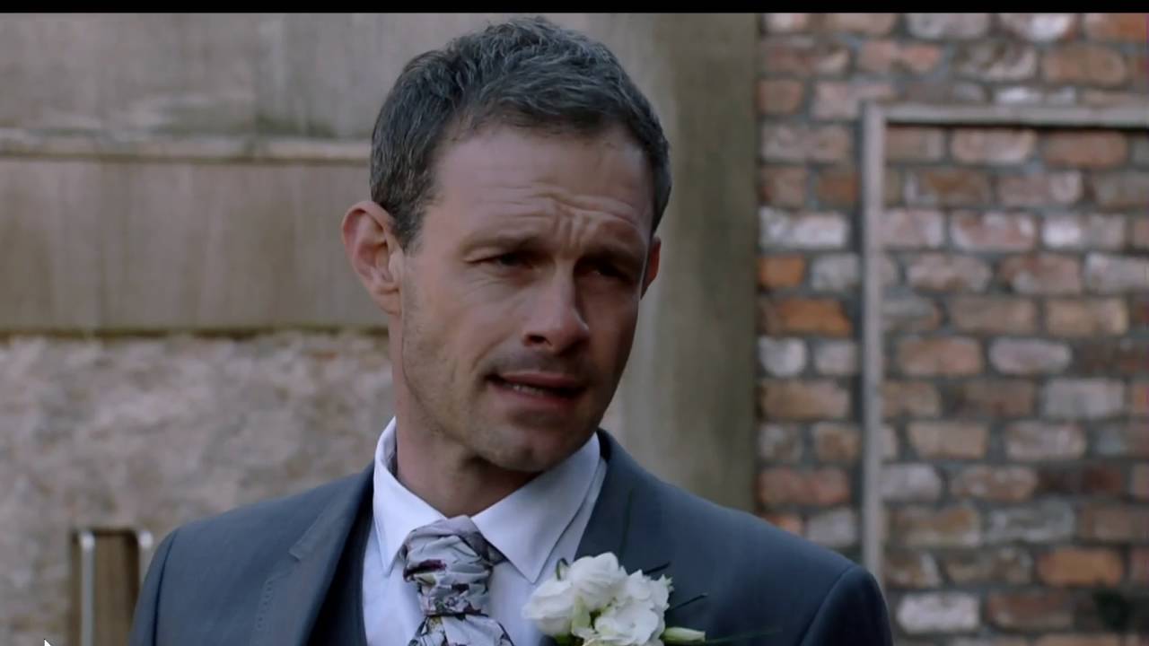 Corrie Street 8913 Nick punhces Robert. Robert breaks up with Tracy.