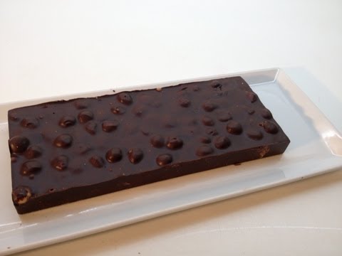 Turrón de chocolate con avellanas