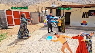 Download Lagu Have the first wife's outbursts stopped? The husband's sacrifices to create a good life MP3 Download Lagu Have the first wife's outbursts stopped? The husband's sacrifices to create a good life MP3