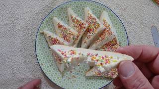 ASMR - Fairy Bread - Australian Accent - Discussing This Kid's Party Food in a Quiet Whisper