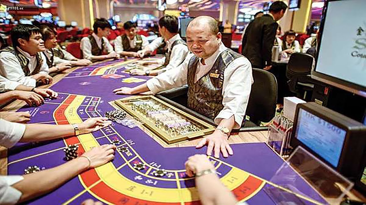 百家乐直播：澳门博彩业的发展历史，澳门博彩业在世界排名第二，体验澳门赌场 的乐趣。以下是详细的规划：带100万现金赢到157万，现在在网上87048.com就可以玩了，方便很多，更多完整赚钱视频请看网站-