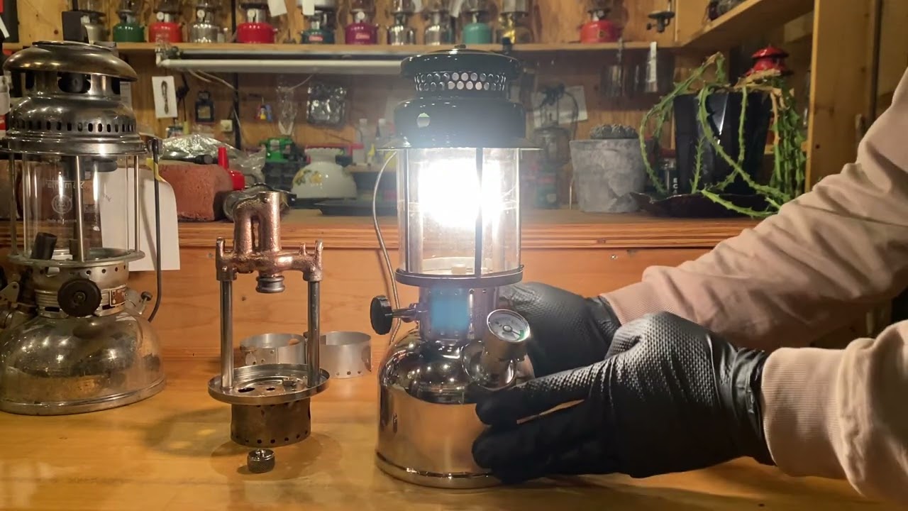 Jun.1932 Coleman 242 NL vintage lantern Ignition 点火動画 - YouTube