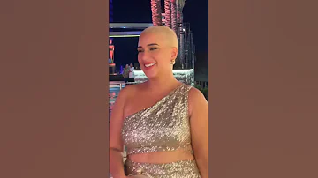 أسما شريف منير بعد حلاقة شعرها 