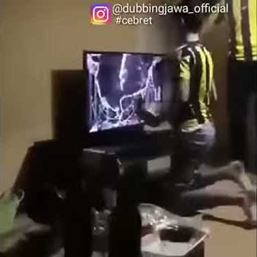 Ini dia akibat kesel nonton sepak bola😀😀😀😀  cocok buat story wa
