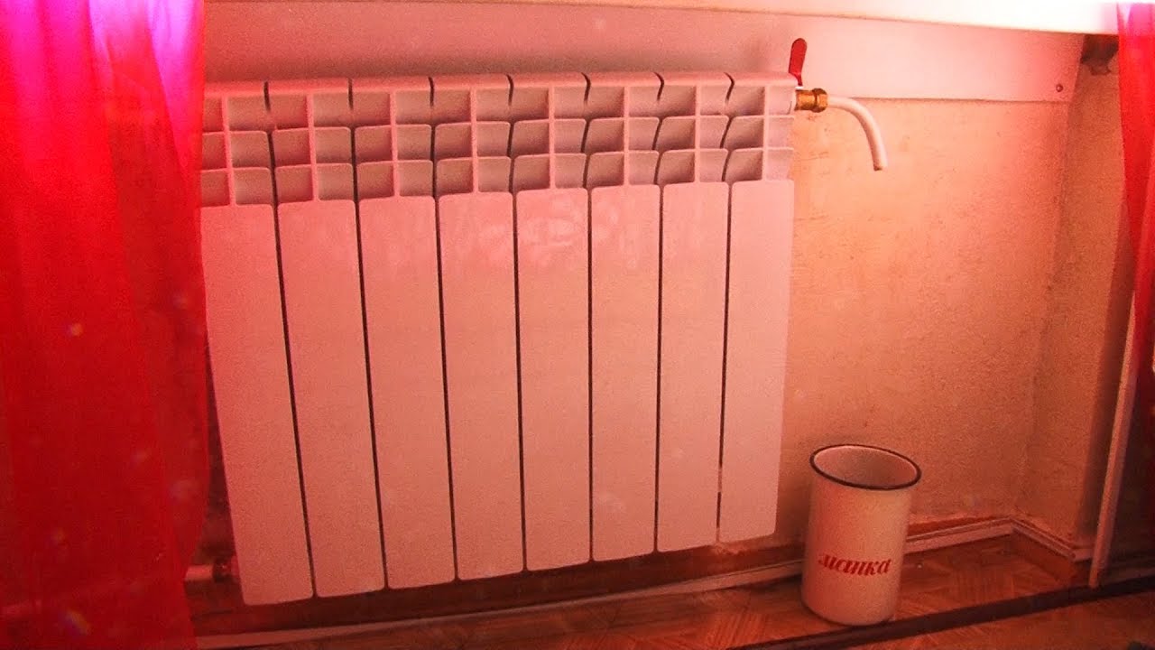 переключатель для радиатора. батареи в частном доме нижняя подводка. отопительный сезон. перетоп фото. климовск проблемы с отоплением.