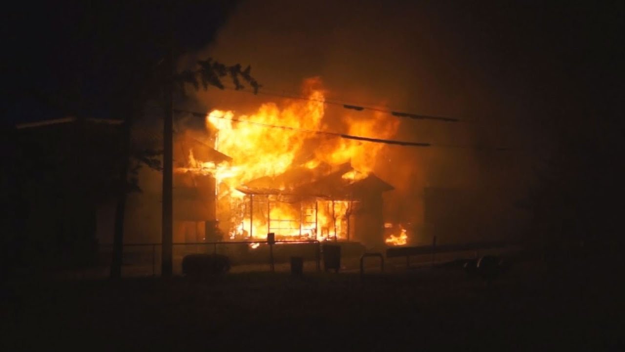 ごみ屋敷出火 ３棟全半焼 愛知県豊田市 けが人なし Youtube