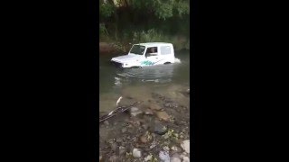 Suzuki Sj413 Snorkel Test - Deep Water