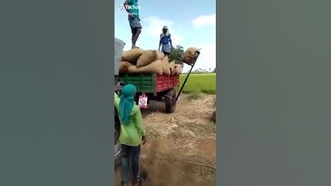 Tractor load bag lifting technology