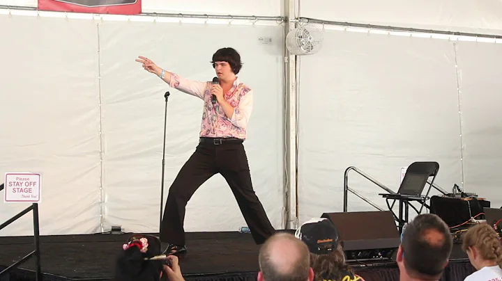 Jamie Reavis sings 'Suspicious MInds' Elvis Week 2...