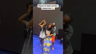 Dance or miss service tomorrow 😂 #kezzypraiz #ebubedike  #fypシ #dance #explorepage #fypviralシ