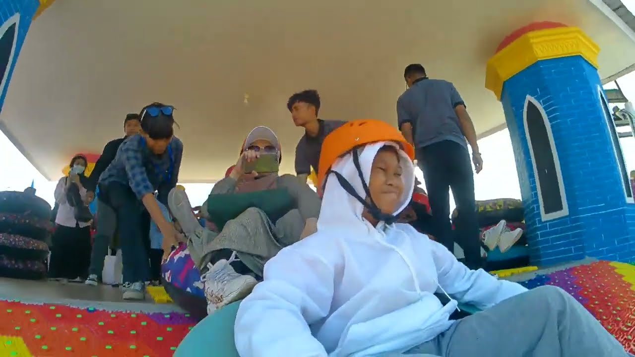 Pengalaman Meluncur di Rainbow Slide Celocia 😱 Almer Pemberani | Almer Go