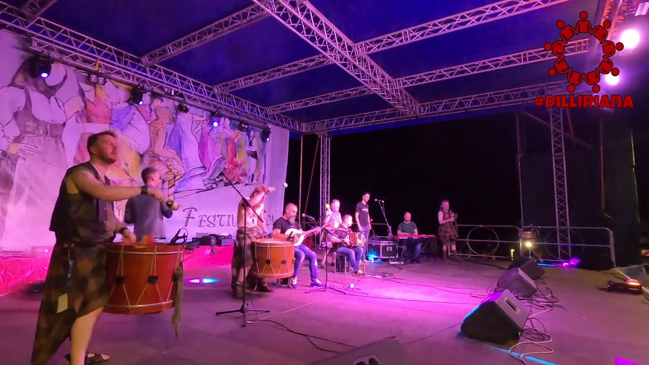 Dilliriana - ballittu con gli scozzesi Clan and Drumma
