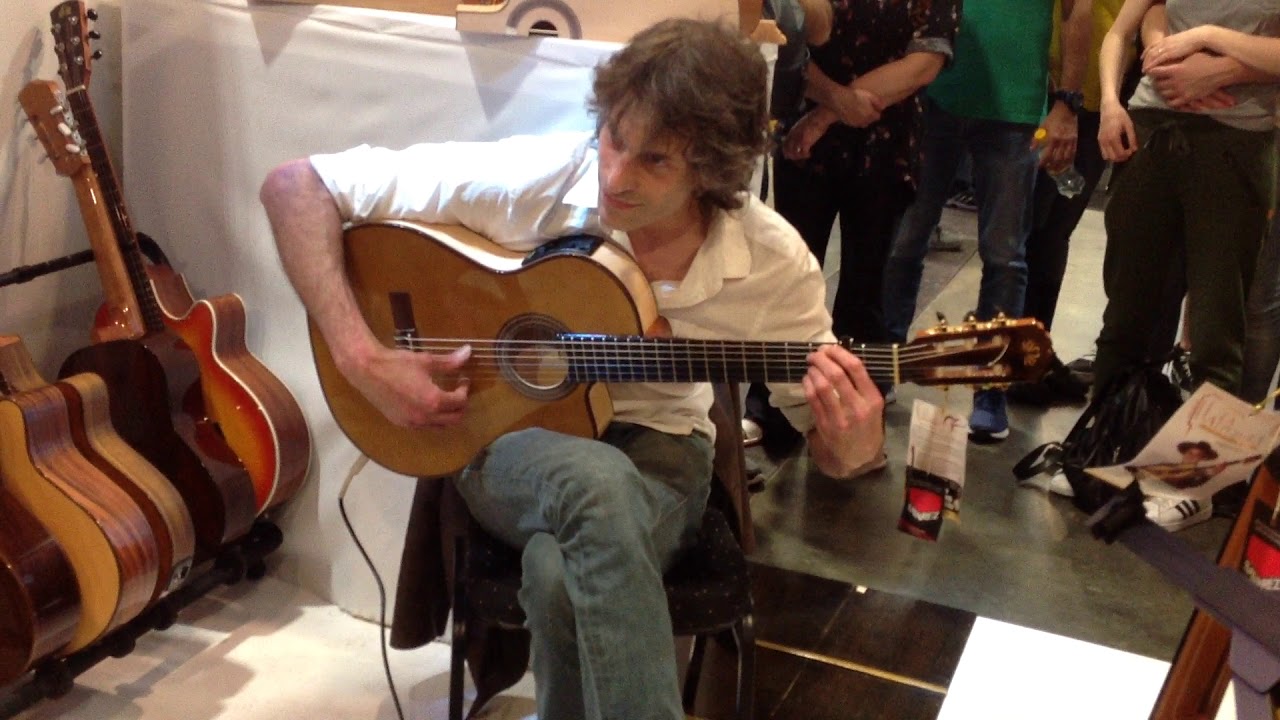 Luciano Franceschini - Muestra Musica 2018 en el stand de Casa Libertella 3