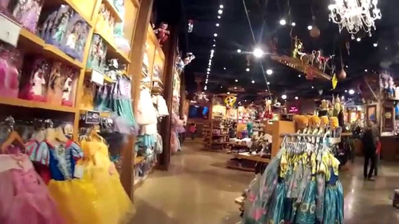 A Tour of Michigan Ave Disney Store 