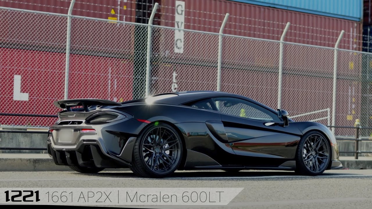 マクラーレン ARTURA SPIDER Ventura Orange 赤坂ショールームにて展示中