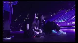 Jisoo & Jennie Having Fun during Lisa's Money Coachella (Rehearsal) Resimi