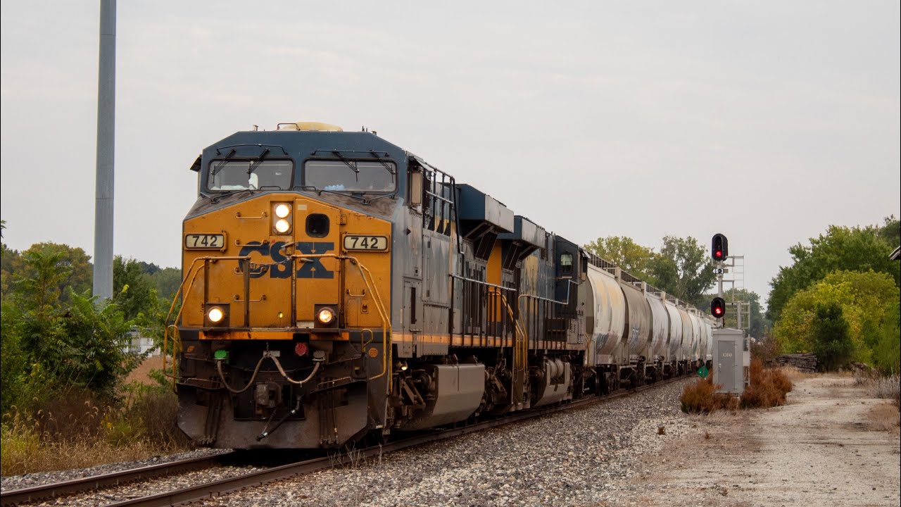 CSXT 742 Leads M642 @ Lowell, IN (9/22/2023) - YouTube