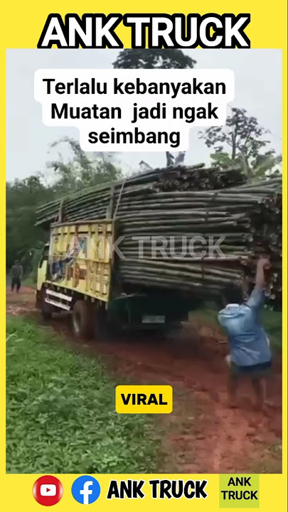Viral! Detik Detik Truk Muatan Bambu Terbalik Saat Melewati Jalan Licin Penuh Lumpur #viralvideo