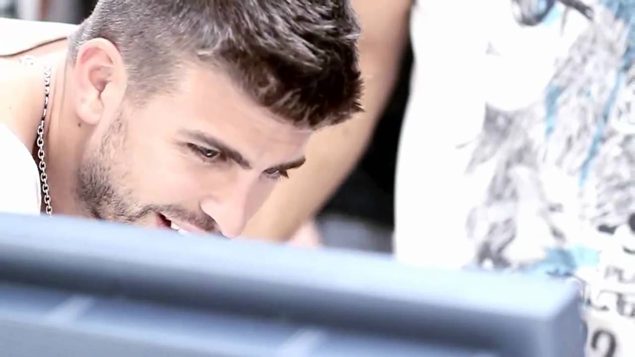 Gerard Piqué posando para Timeforce.video 