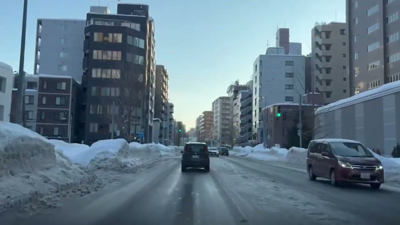2月12日7時20分の札幌北1条通りから創成川方面