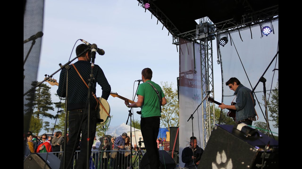 toploader dancing in the moonlight letra The Bimmys open their set at LeeStock Music Festival 2013