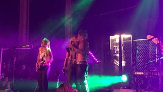 MOD SUN - "Flames" (Feat. Avril Lavigne) live in Minneapolis