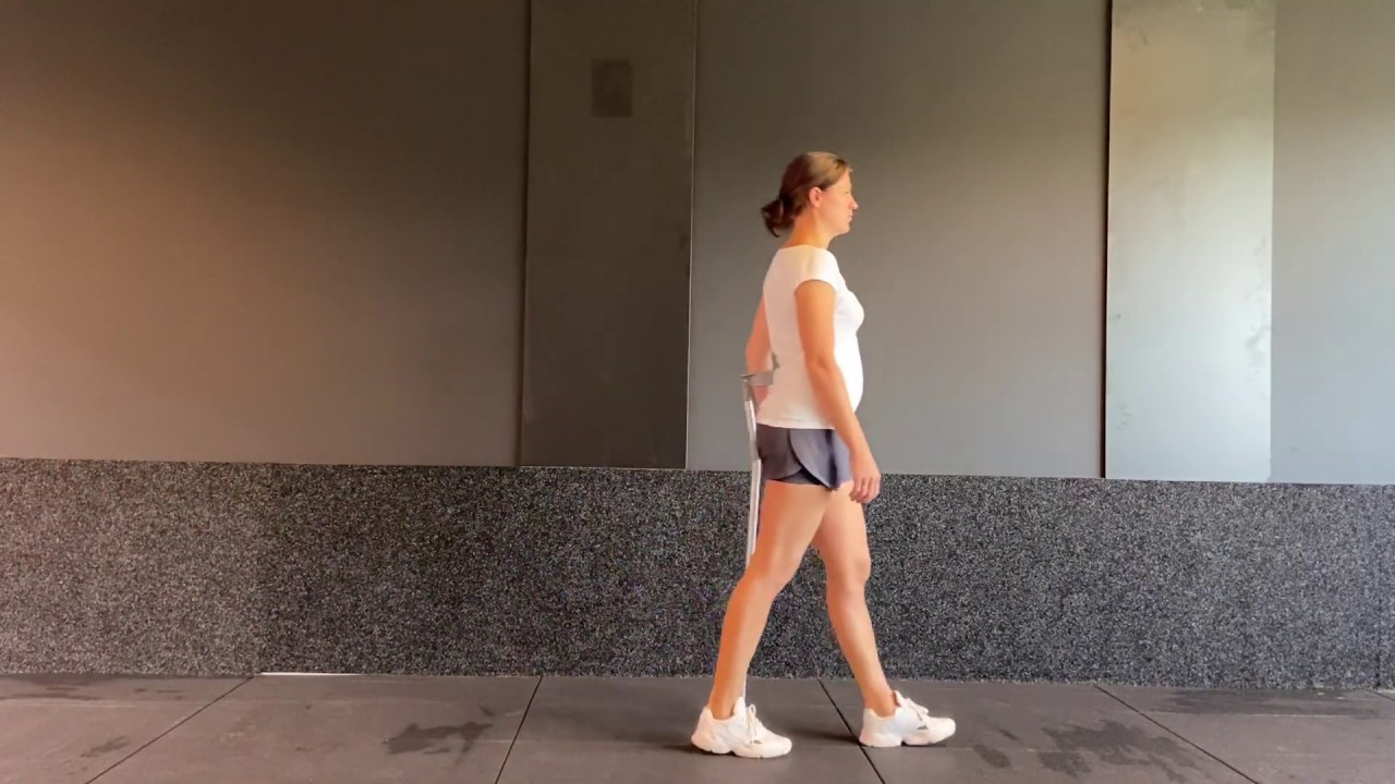 lopen met 1 kruk - YouTube