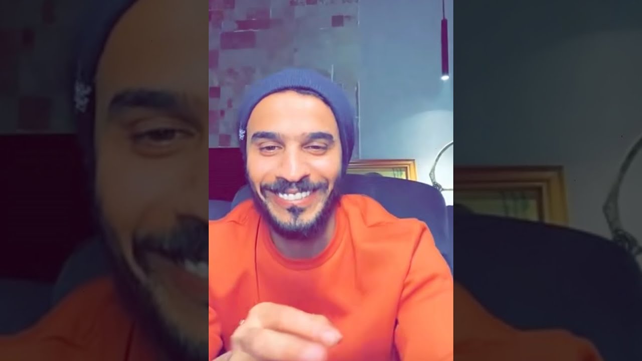 ولد العالم مع ملكه الحيايا