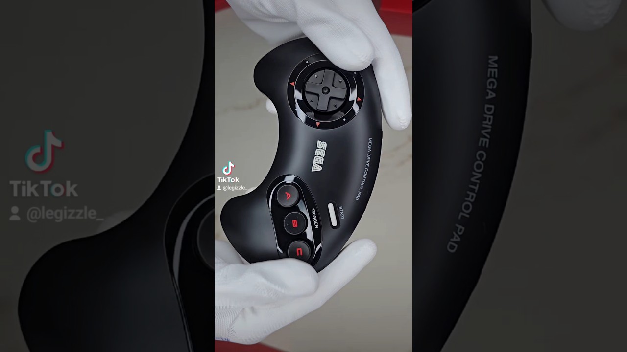 Sega Mega Drive control pad unboxing & gameplay 