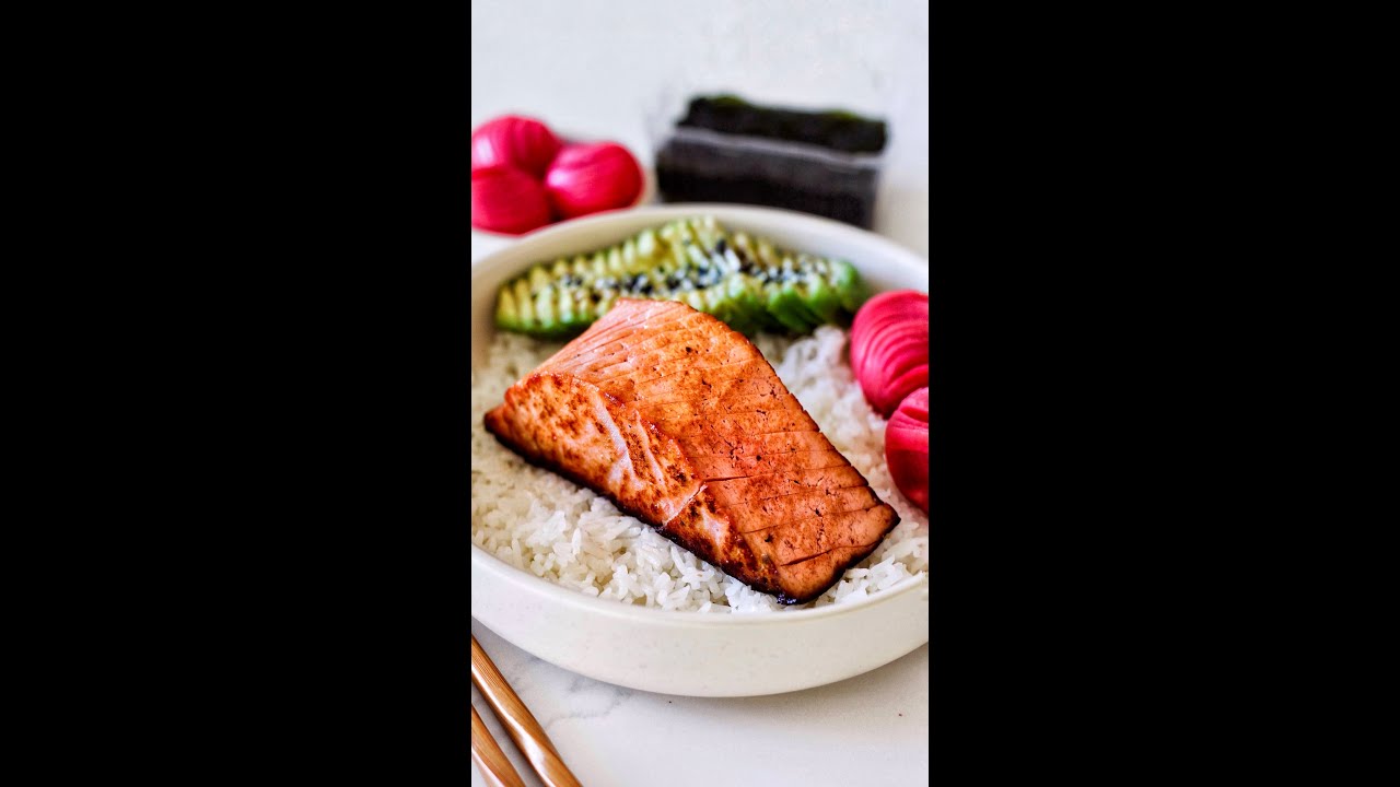 Tofu "salmon" rice bowl, vegan mayo & pickled radish vegan salmonrice